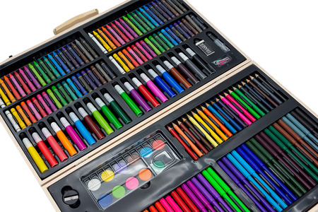 Painting set wooden case 180 el.