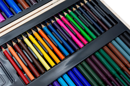 Painting set wooden case 180 el.