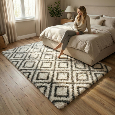 Dywan do salonu shaggy DECOR antypoślizgowy miękki puszysty modny 140x200 White Cube