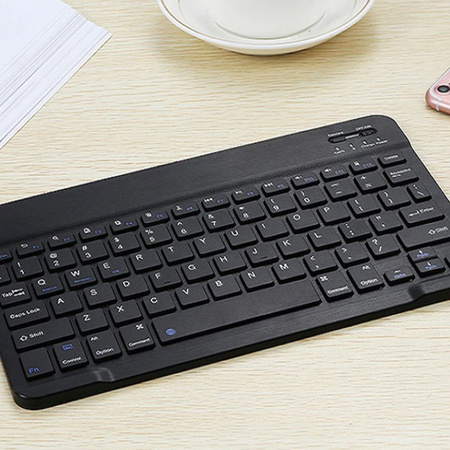 Universal wireless keyboard for tablets