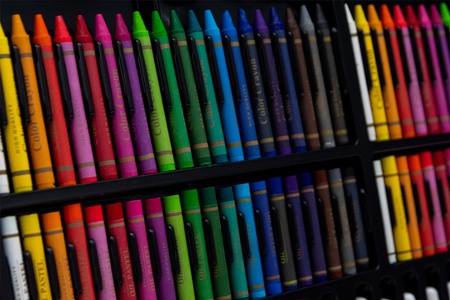 Painting set wooden case 180 el.