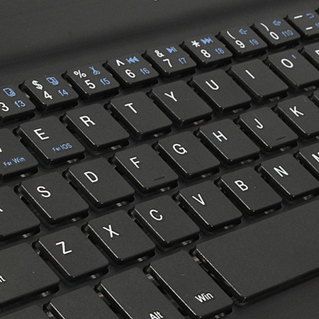 Universal wireless keyboard for tablets
