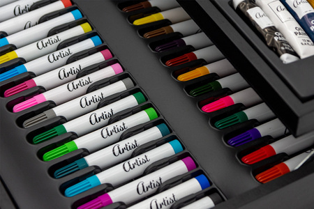 Paint drawing set in a wooden case 174 el.