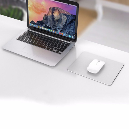 Hliníková podložka pod myš na počítač Apple protišmyková tenká, strieborný